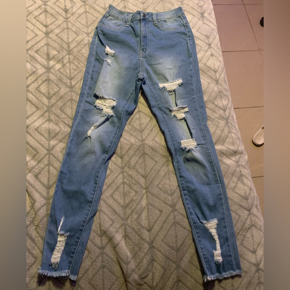 Ripped skinny jeans